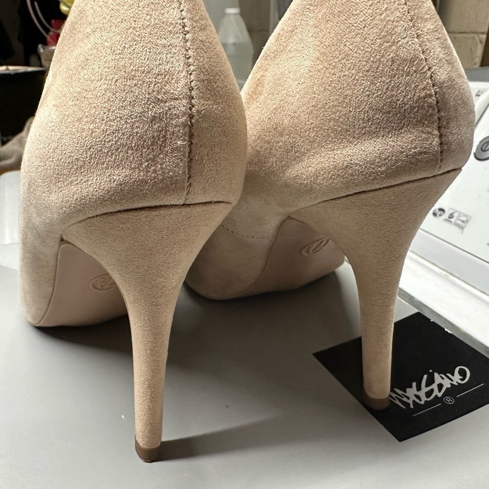Pumps - Picture 4 of 6